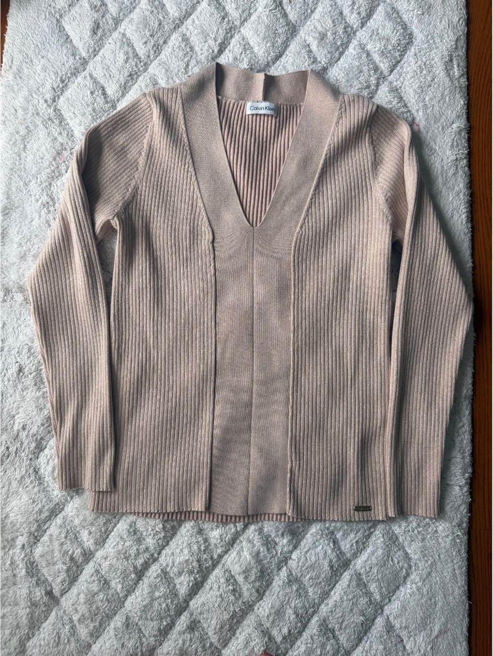 Calvin Klein Women's Beige Ribbed V-Neck sweater with Metallic Thread, Size XL